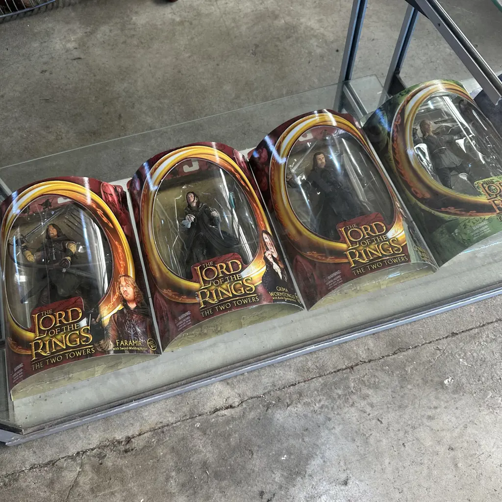 25 unopened "Lord of the rings" figures by Marvel Image 1++