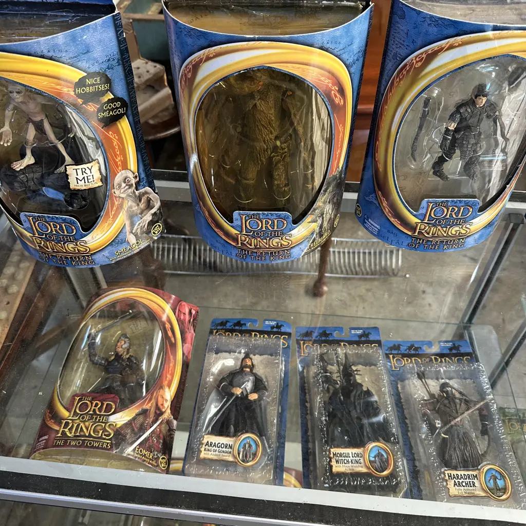 25 unopened "Lord of the rings" figures by Marvel Image 1++