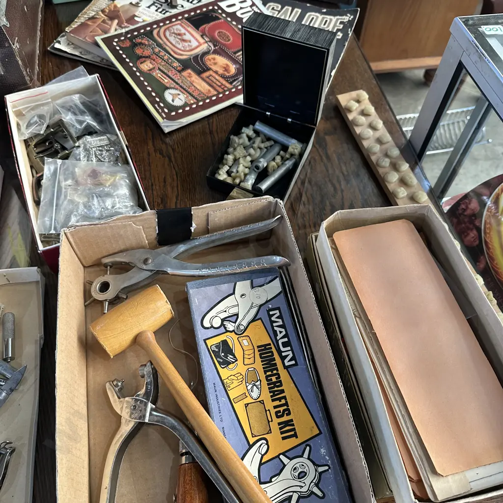 large selection  of leather working gear including AL STOHLMAN tools Image 1++