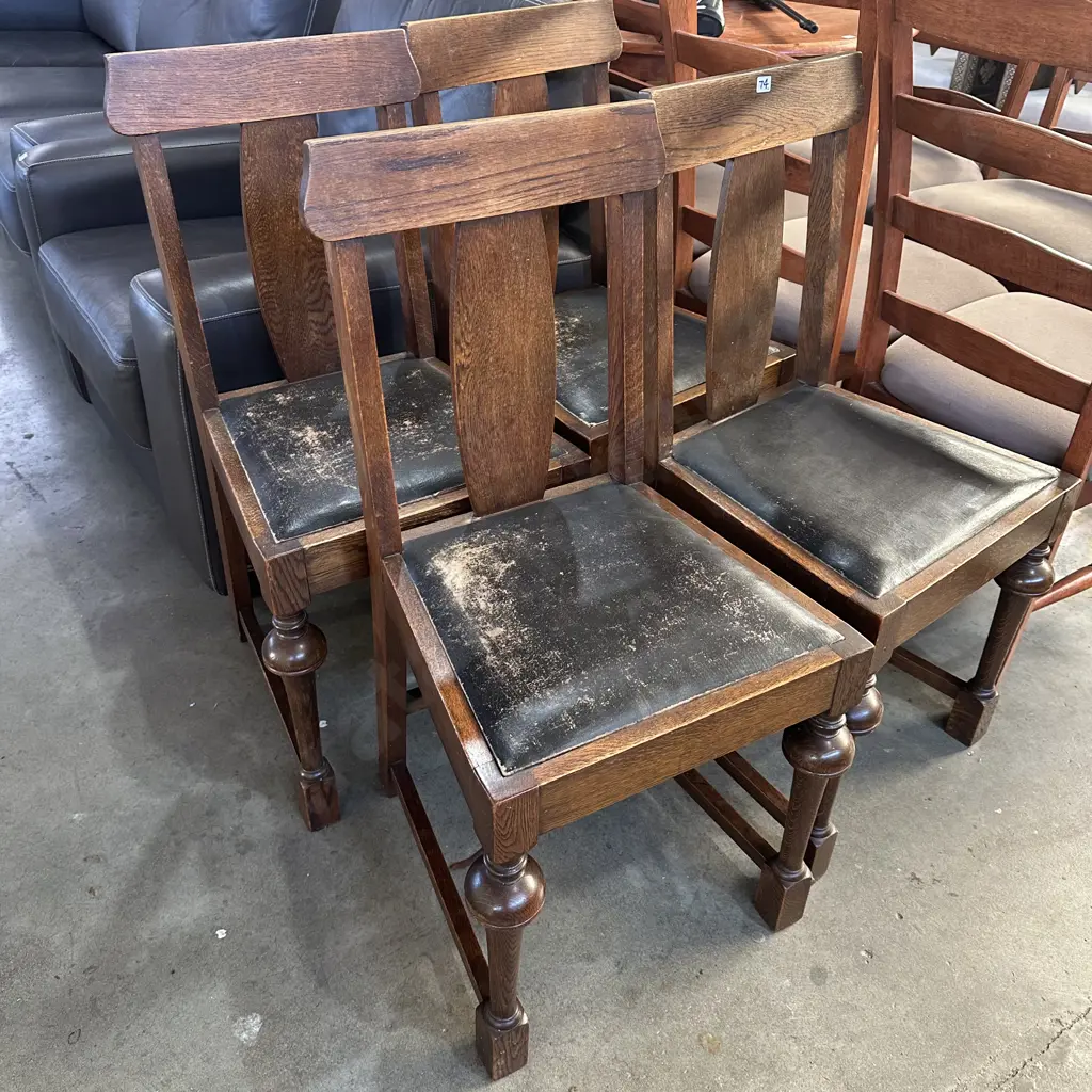 Oak extendable table and 4 chairs Image 1++