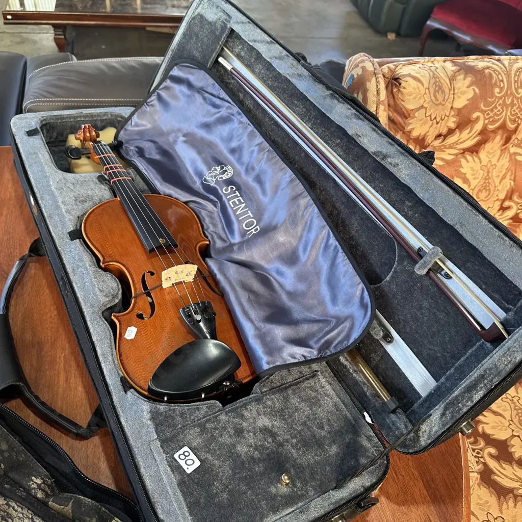 Stentor cased violin Image 1++