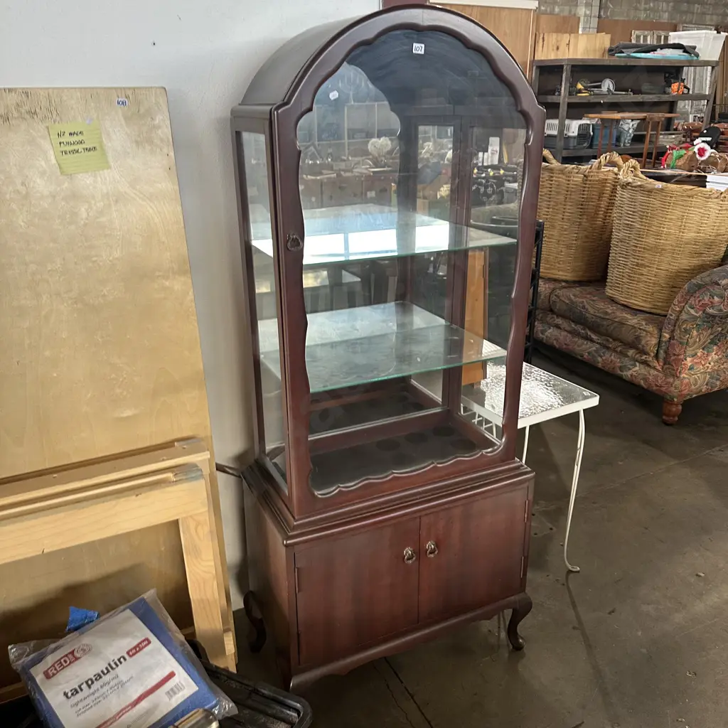 display case Image 1++