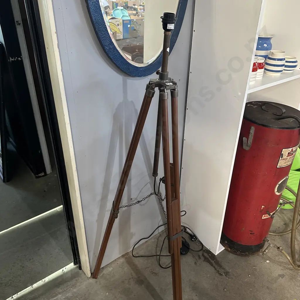 tripod lamp stand Image 1++