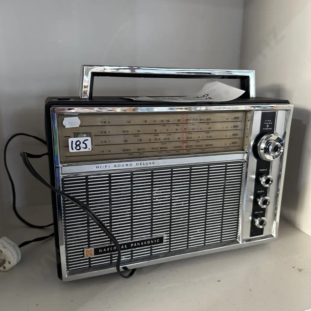 vintage National panasonic radio - working well Image 1++