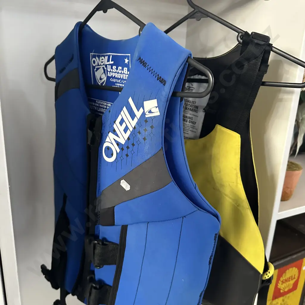 2 life jackets Image 1++