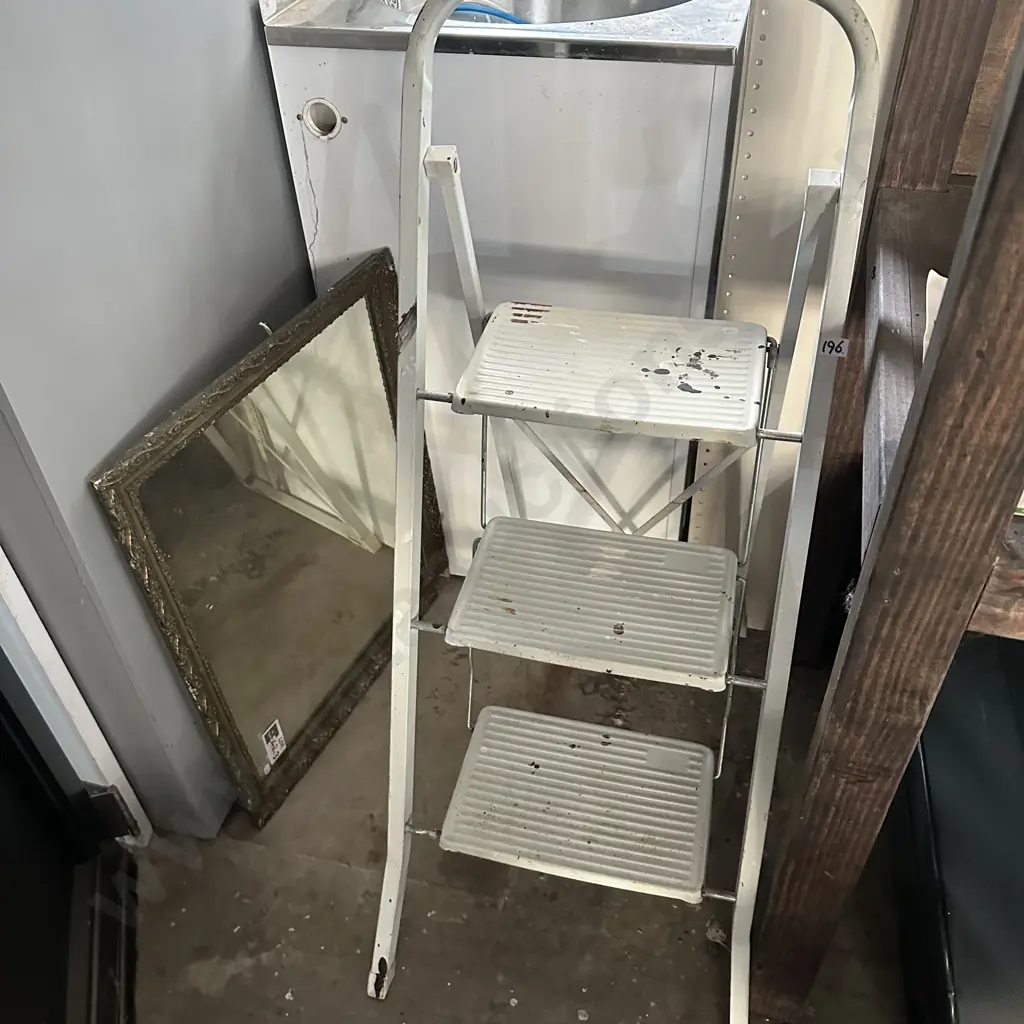 ladder, taps, tools Image 1++