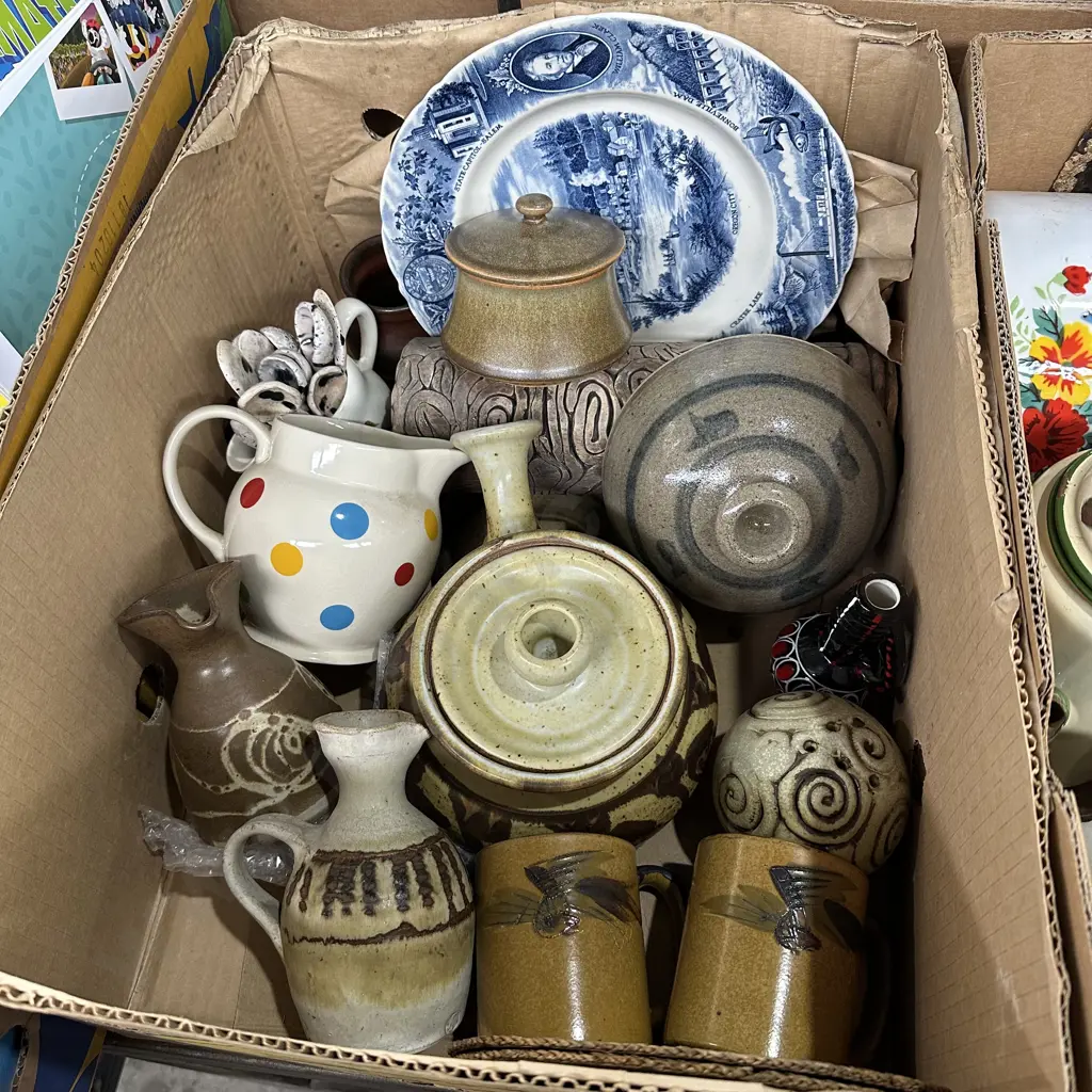 Box lot of pottery including Temuka etc. Image 1++