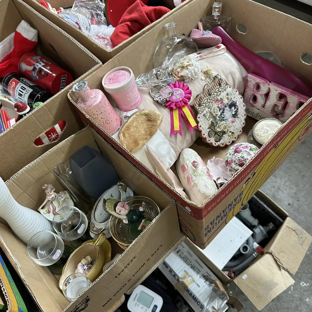 Two boxes  of collectables. Image 1++