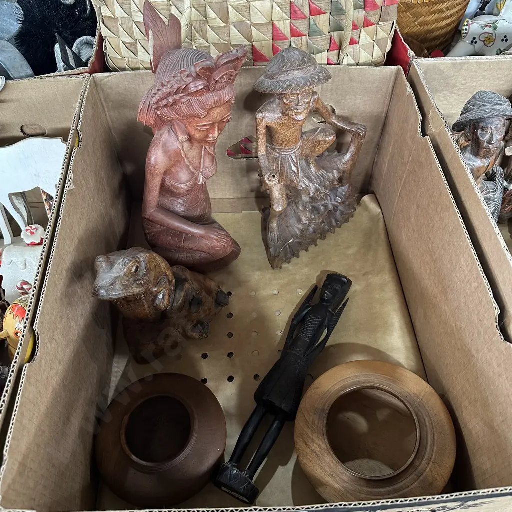 Box of carved figures and bowls. Image 1++