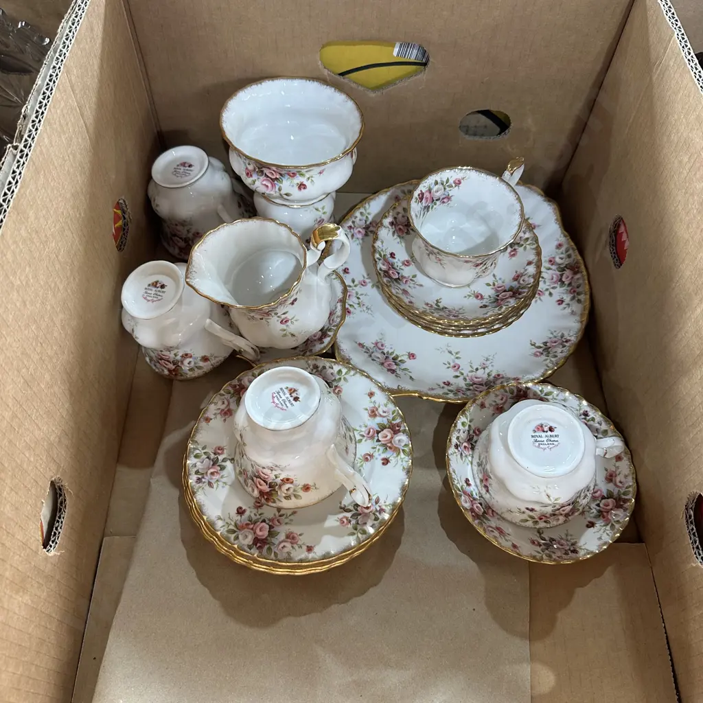 Box lot Royal Albert Cottage Garden china. Image 1++