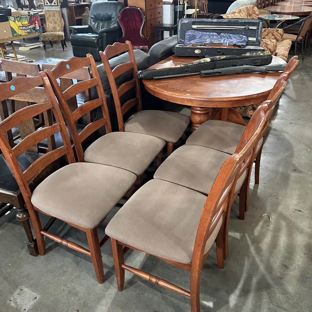 dining table and 6 chairs Image 1++