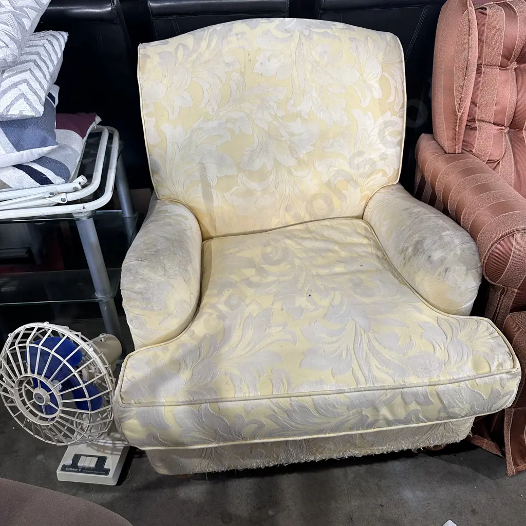 file, case, bin & lounge chair Image 1++