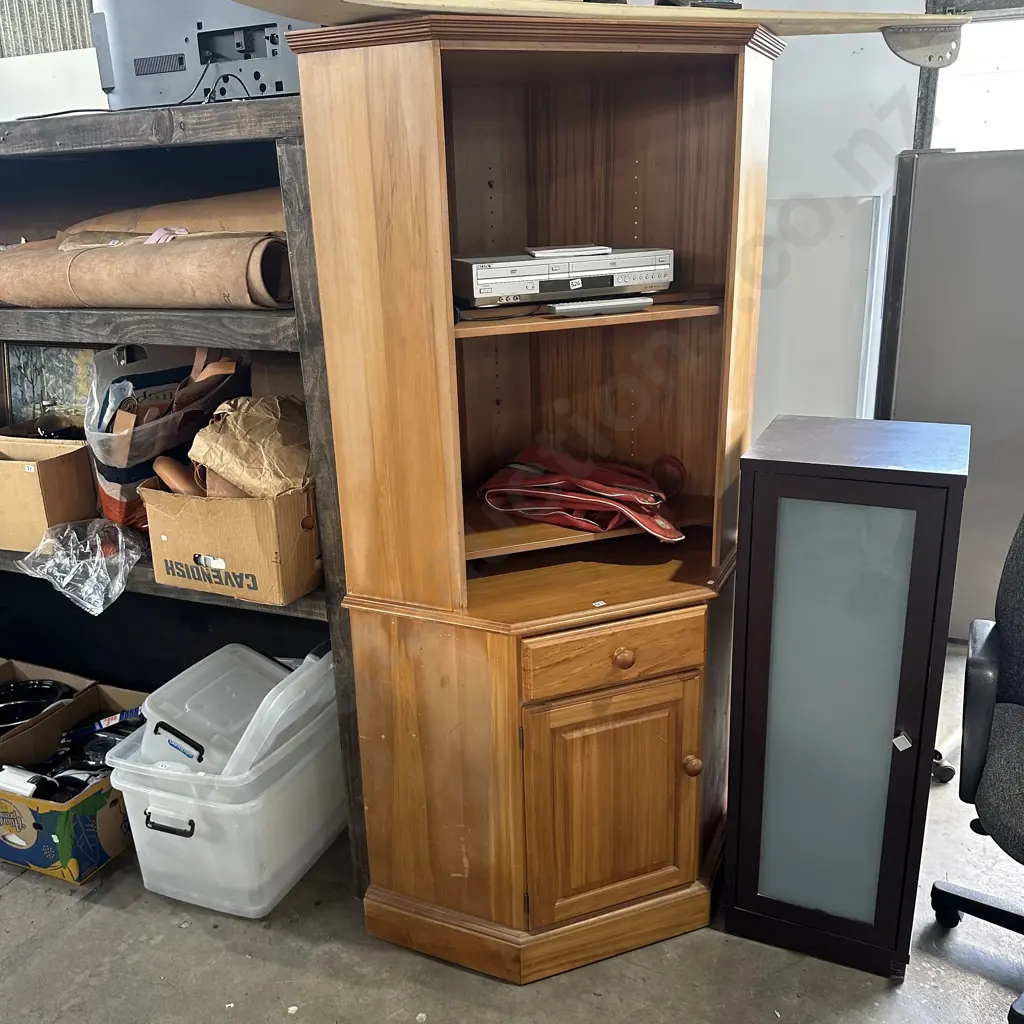 solid Rimu corner unit Image 1++