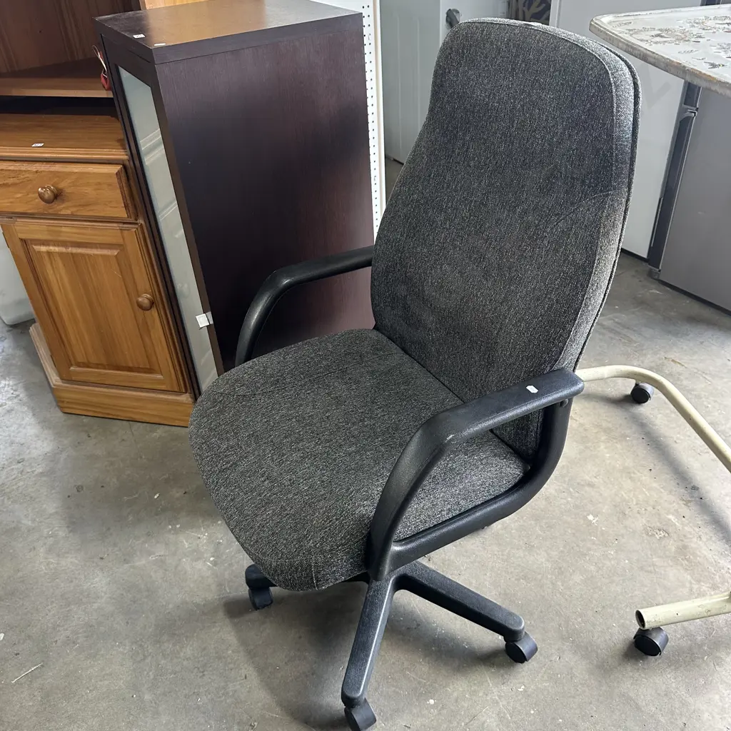 office chair Image 1++