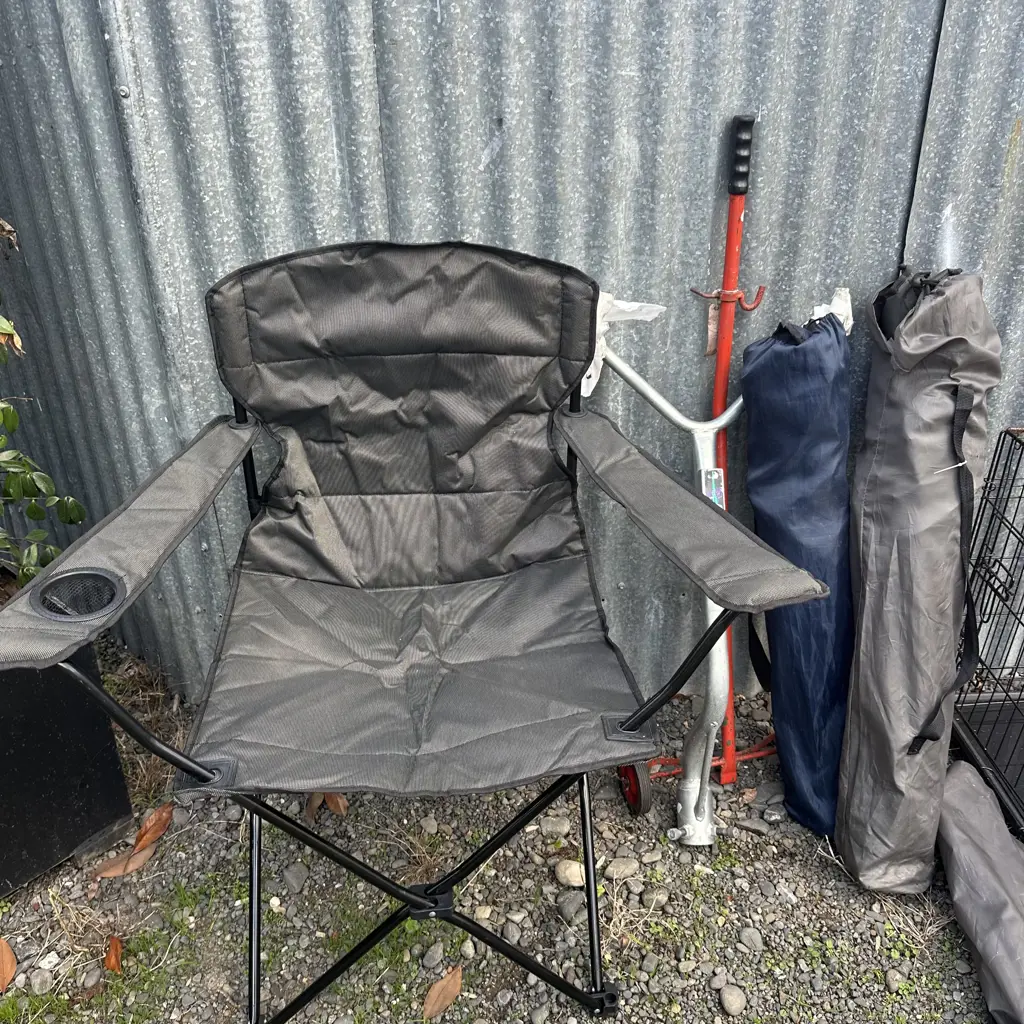 3 folding camp chairs, trolley and bike rack Image 1++