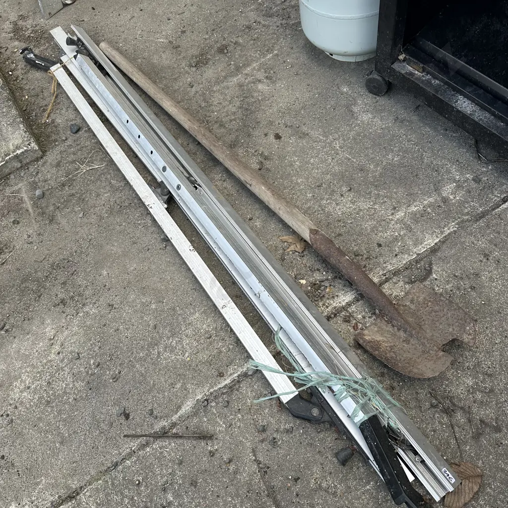 stands and rolls of fencing Image 1++