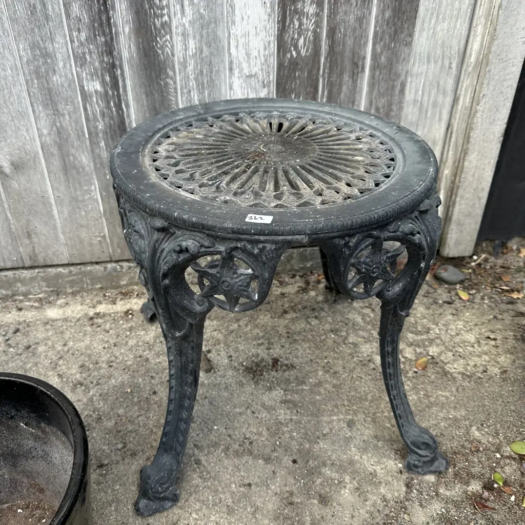 garden stool Image 1++
