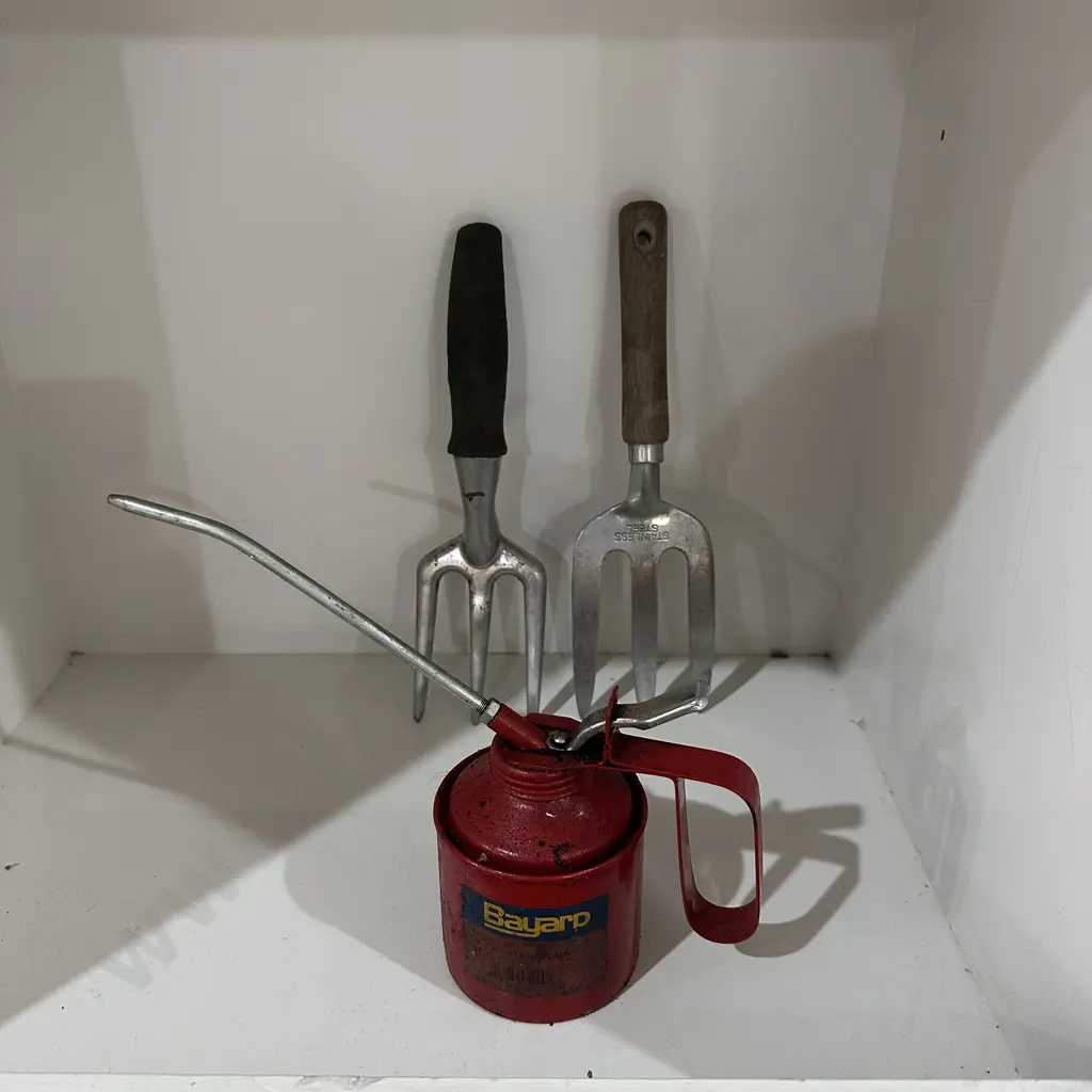 oiler and hand forks Image 1++