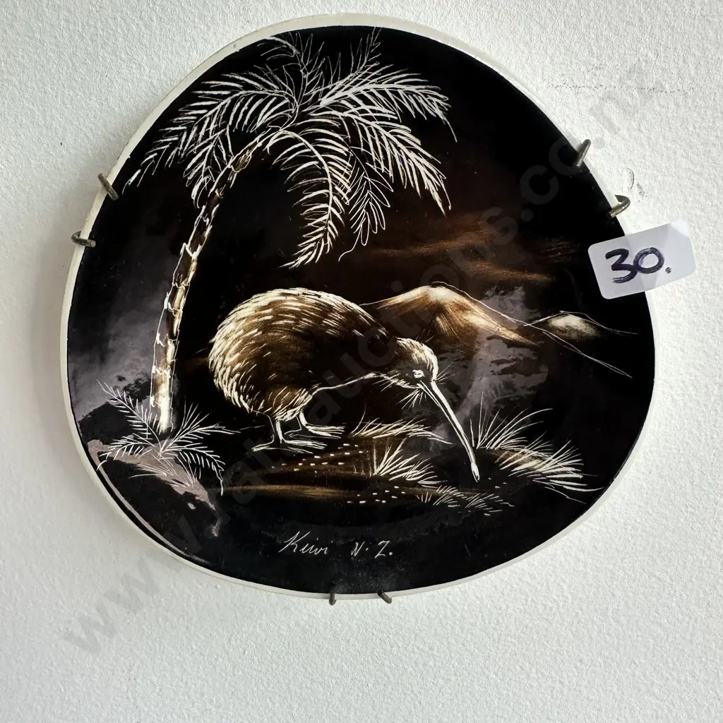 Kiwiana wall plate by ANNA studio NZ (tiny chip) Image 1++