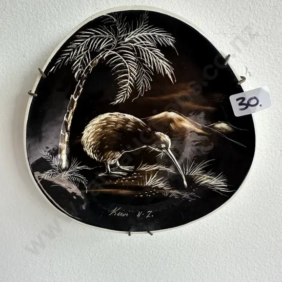 Kiwiana wall plate by ANNA studio NZ (tiny chip)