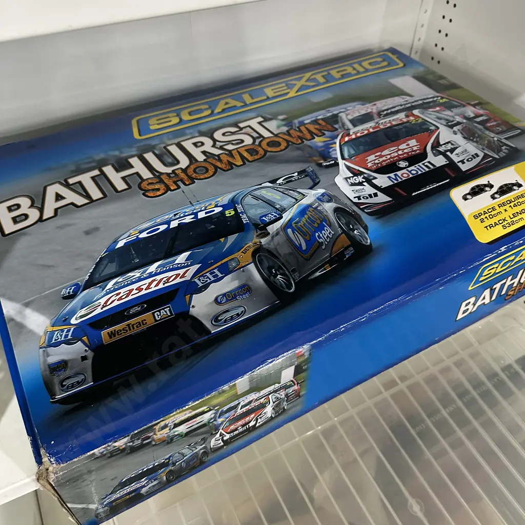 Scalextric - Bathurst showdown Image 1++