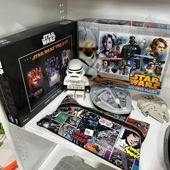 Starwars puzzels, figures etc