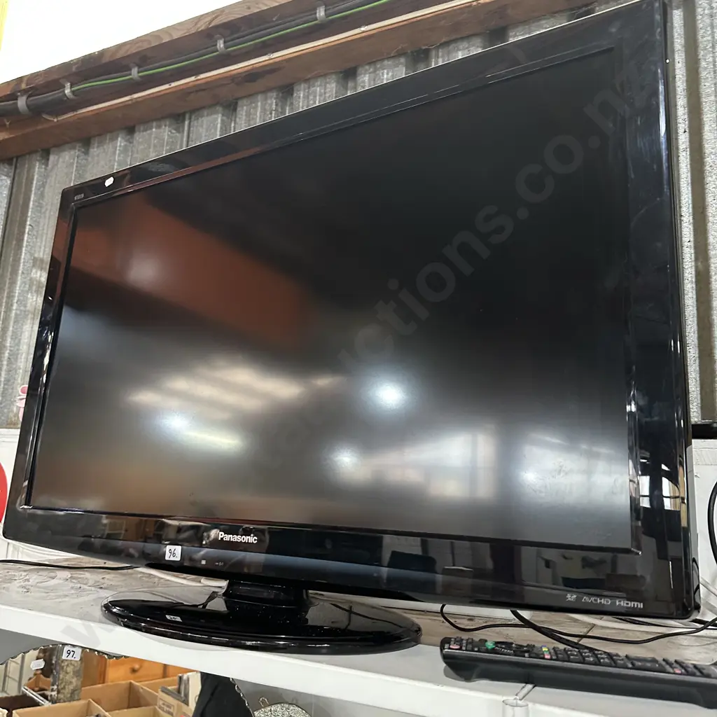 panasonic 37inch TV and remote Image 1++