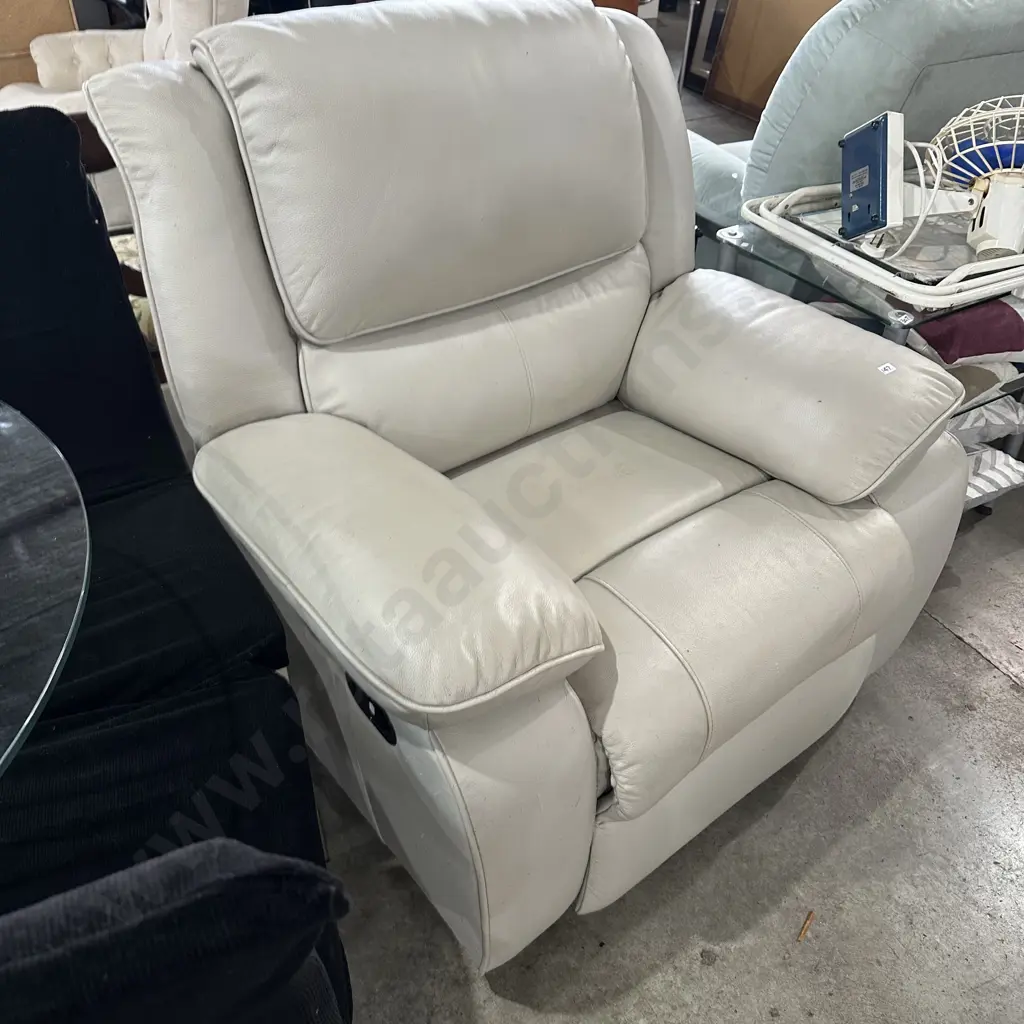 leather recliner chair (needs a clean) Image 1++