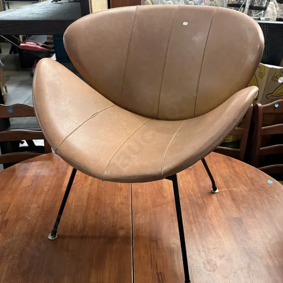 vintage lip chair (needs repair)