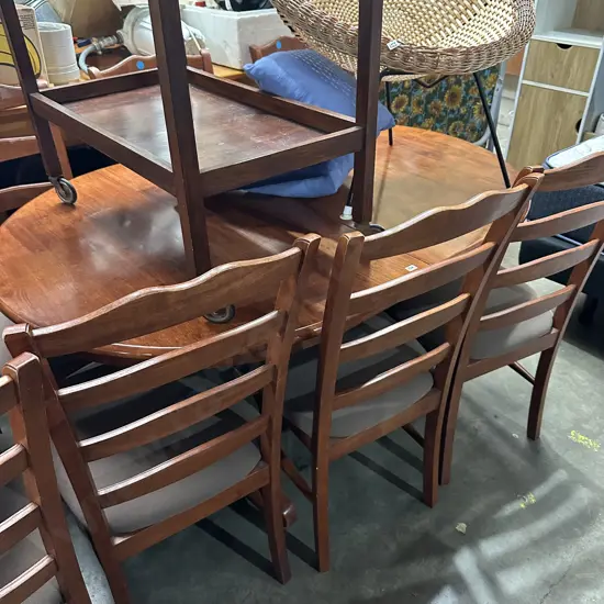 table and 6 chairs