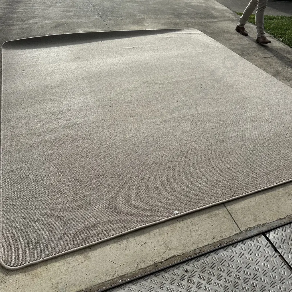 large woolen carpet square 3.1M X 3.4M Image 1++