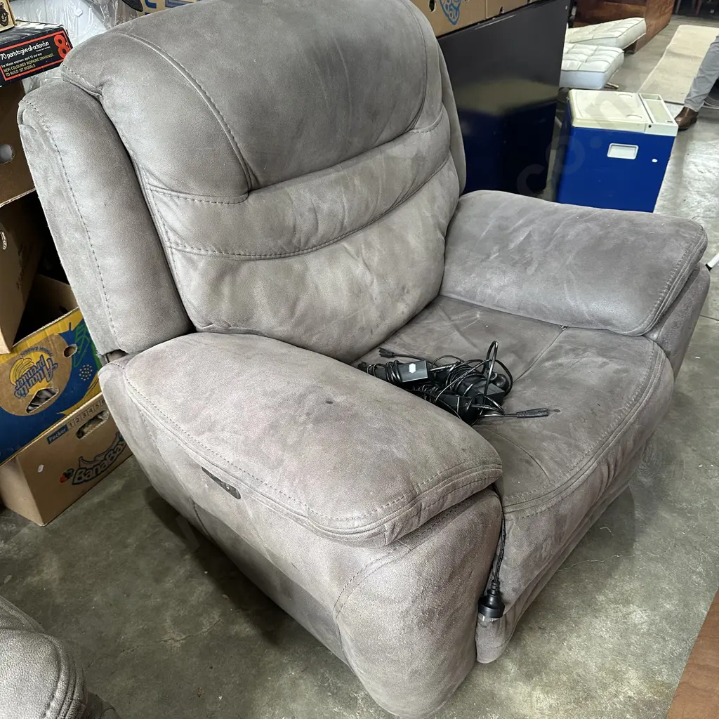 The matching Pr of electric recliner swivel chairs (need clean & cat scratch) Image 1++
