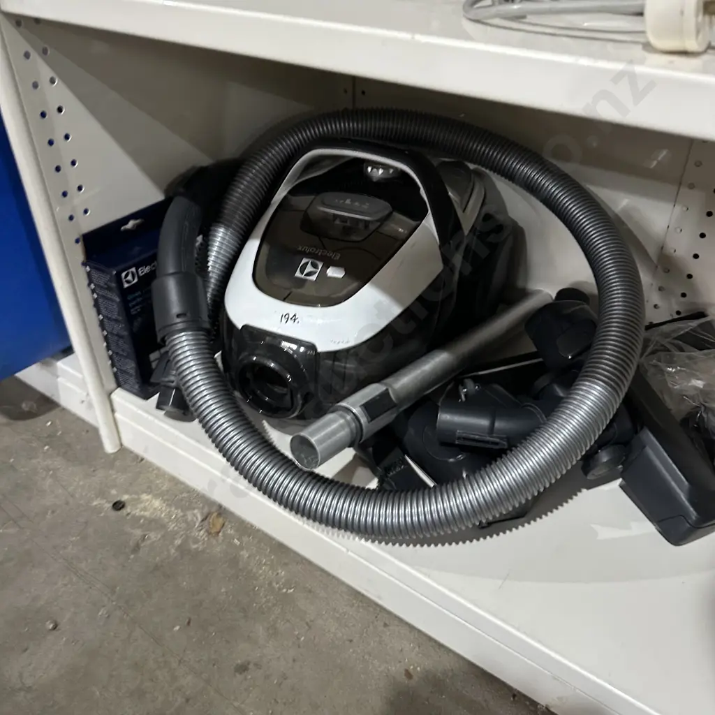 electrolux vac Image 1++