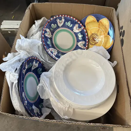 Box lot, lots of plates.