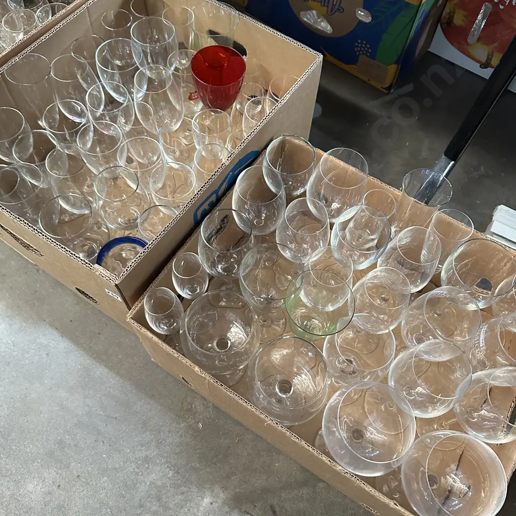 Two boxes of wine glasses etc. Image 1++