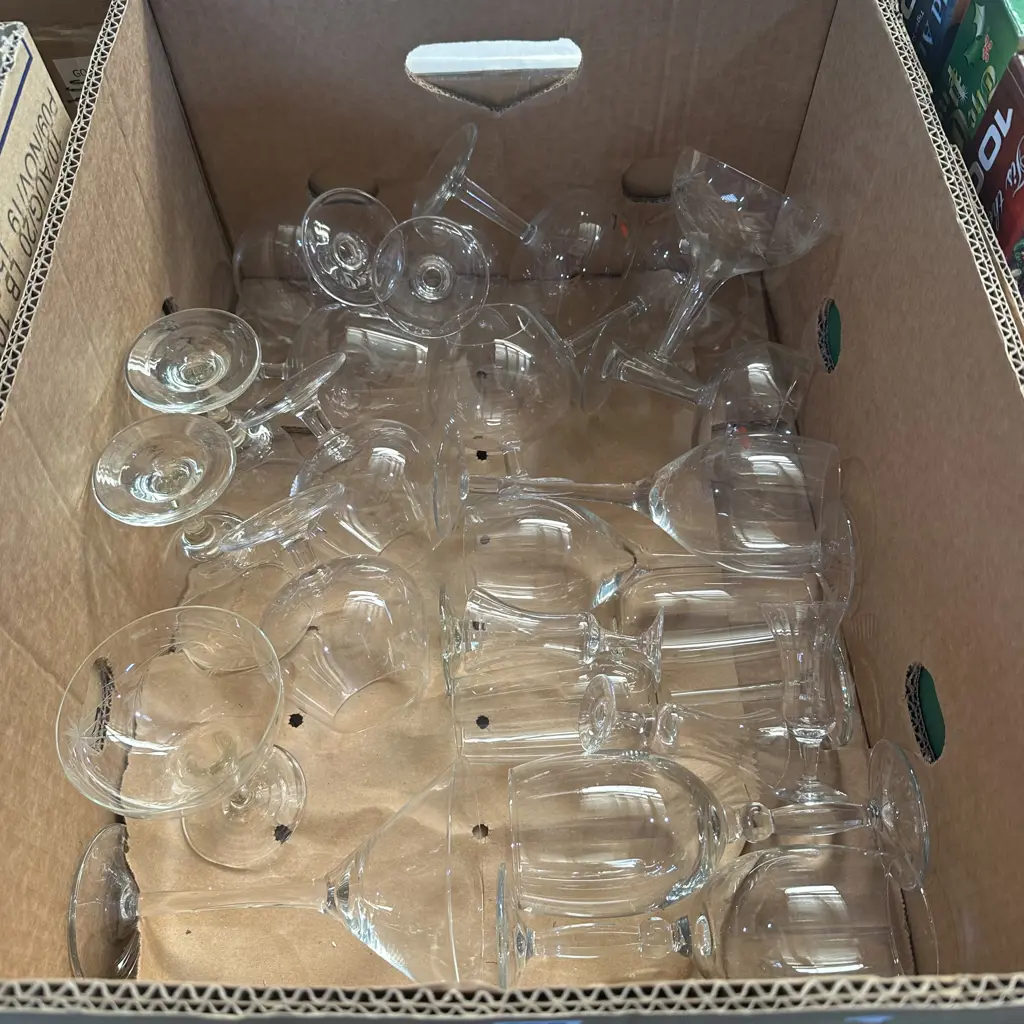Box of glassware including hollow stem champagne saucers etc. Image 1++