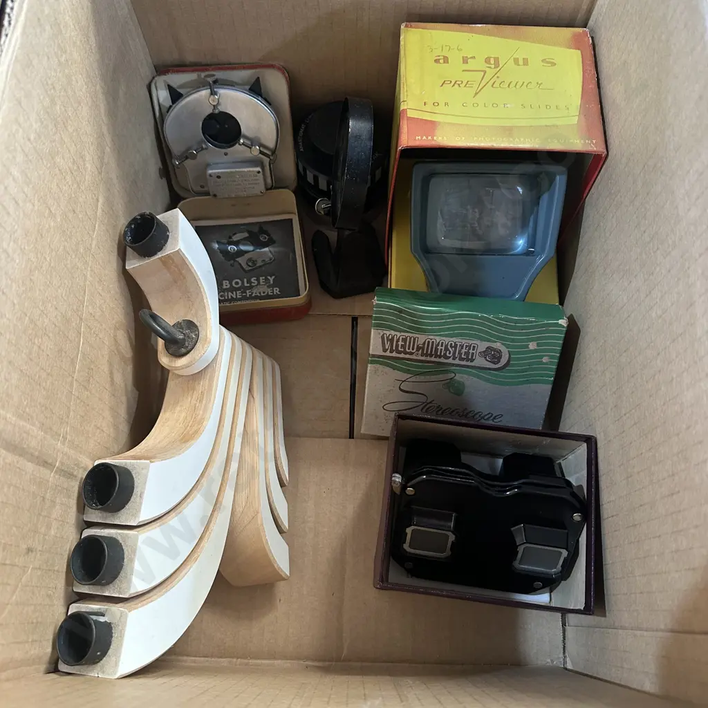 Boxed View-Master Stereoscope, slide viewer, automatic compendium, lens etc. Image 1++