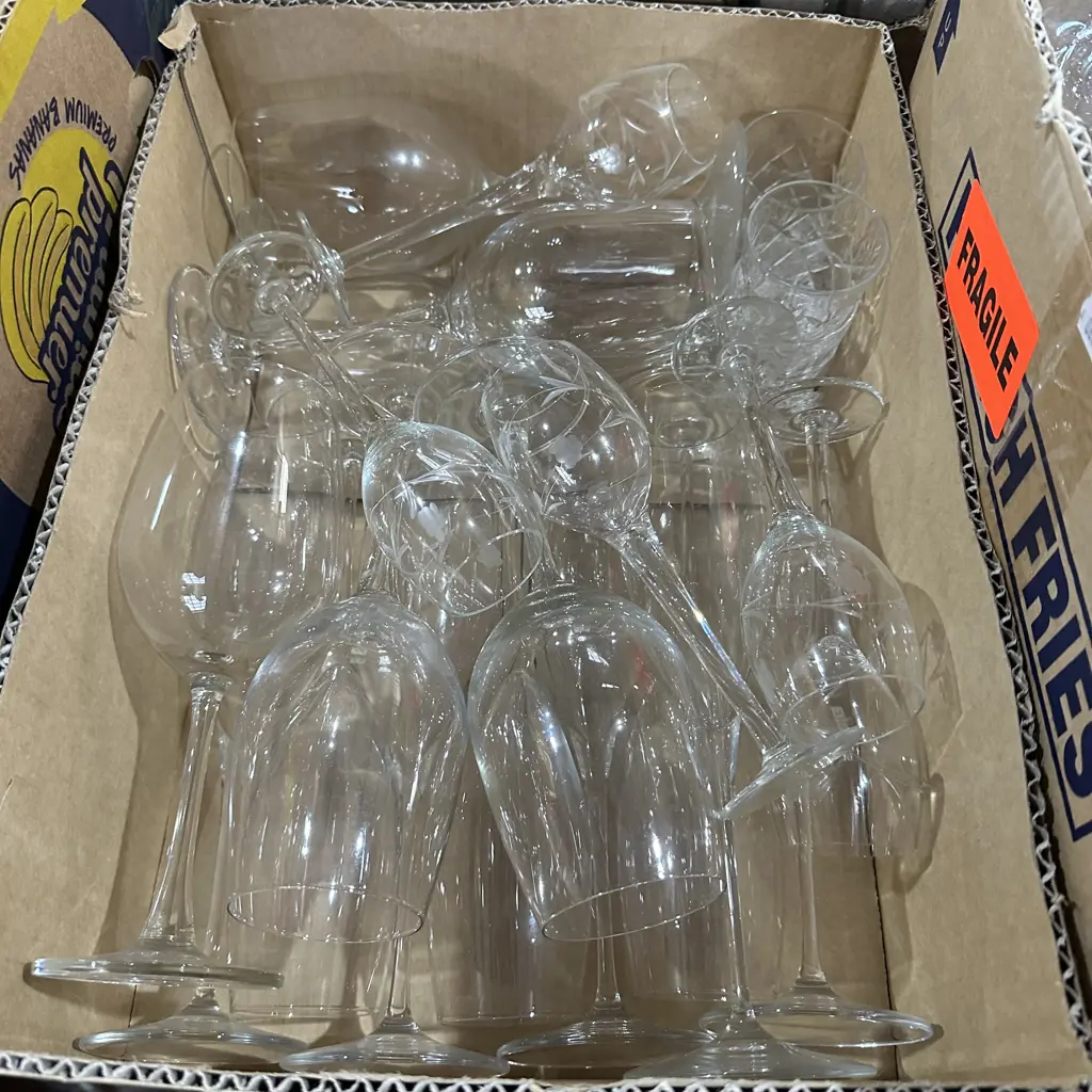 Box of glasses. Image 1++