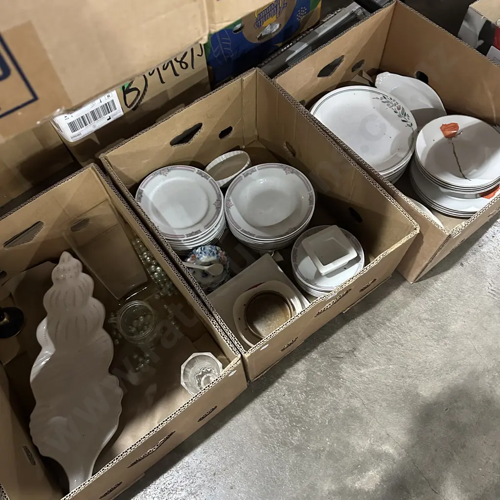 Three boxes dinnerware, vase, temuka etc. Image 1++