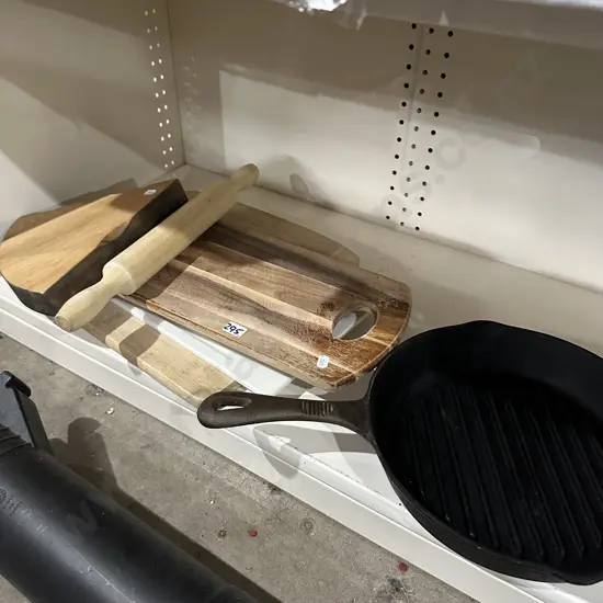 chopping boards, pin and cast pan