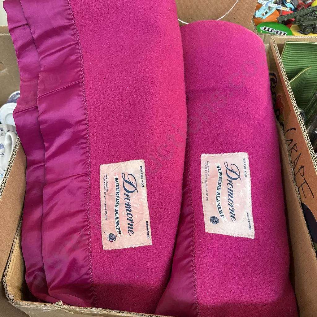 Pair of 100% Wool Dromorne superfine blankets. Image 1++