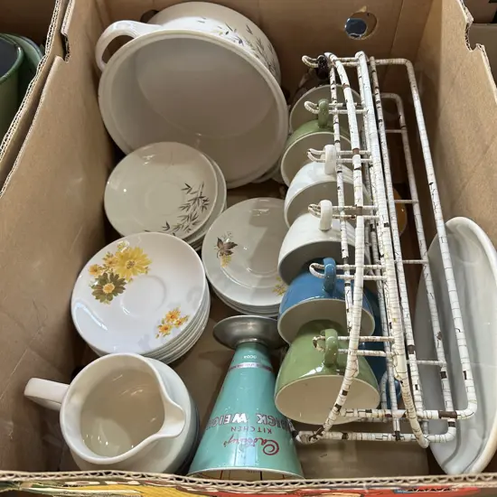 Box lot of Crown Lynn etc.