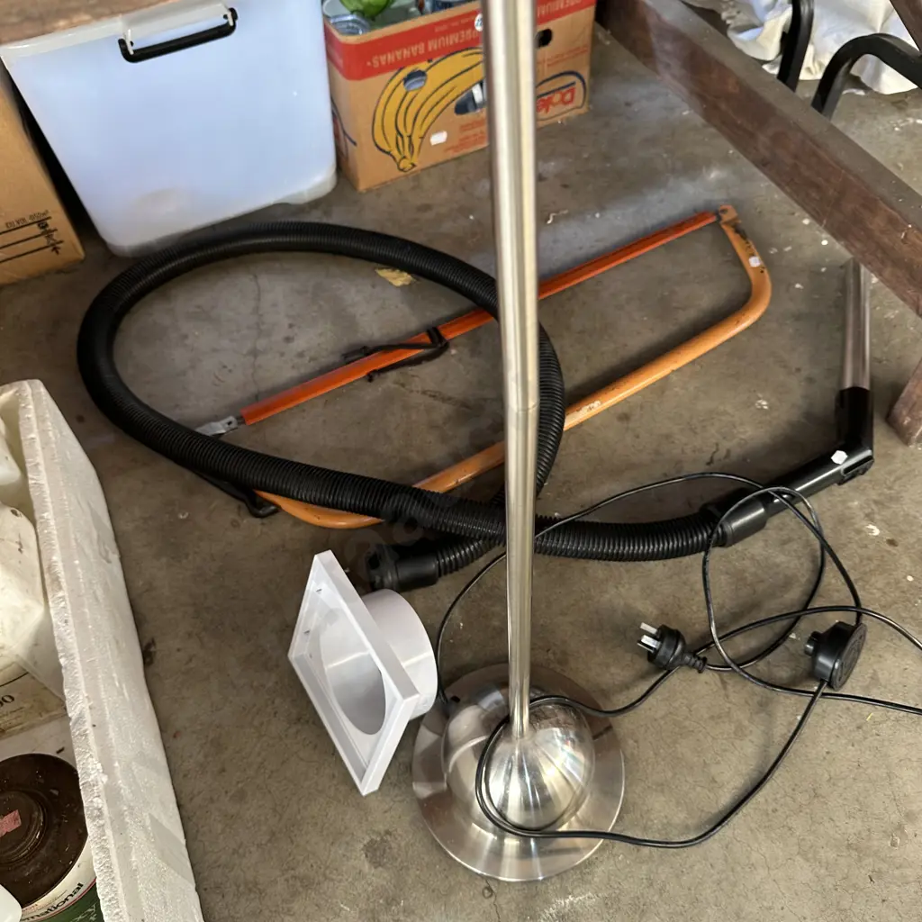 Peddle bin, pictures, large candle, bag, wrapping paper etc. Image 1++