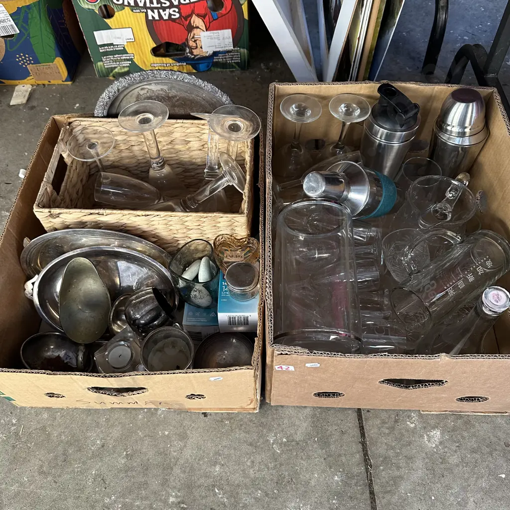 Two boxes of assorted items. Image 1++