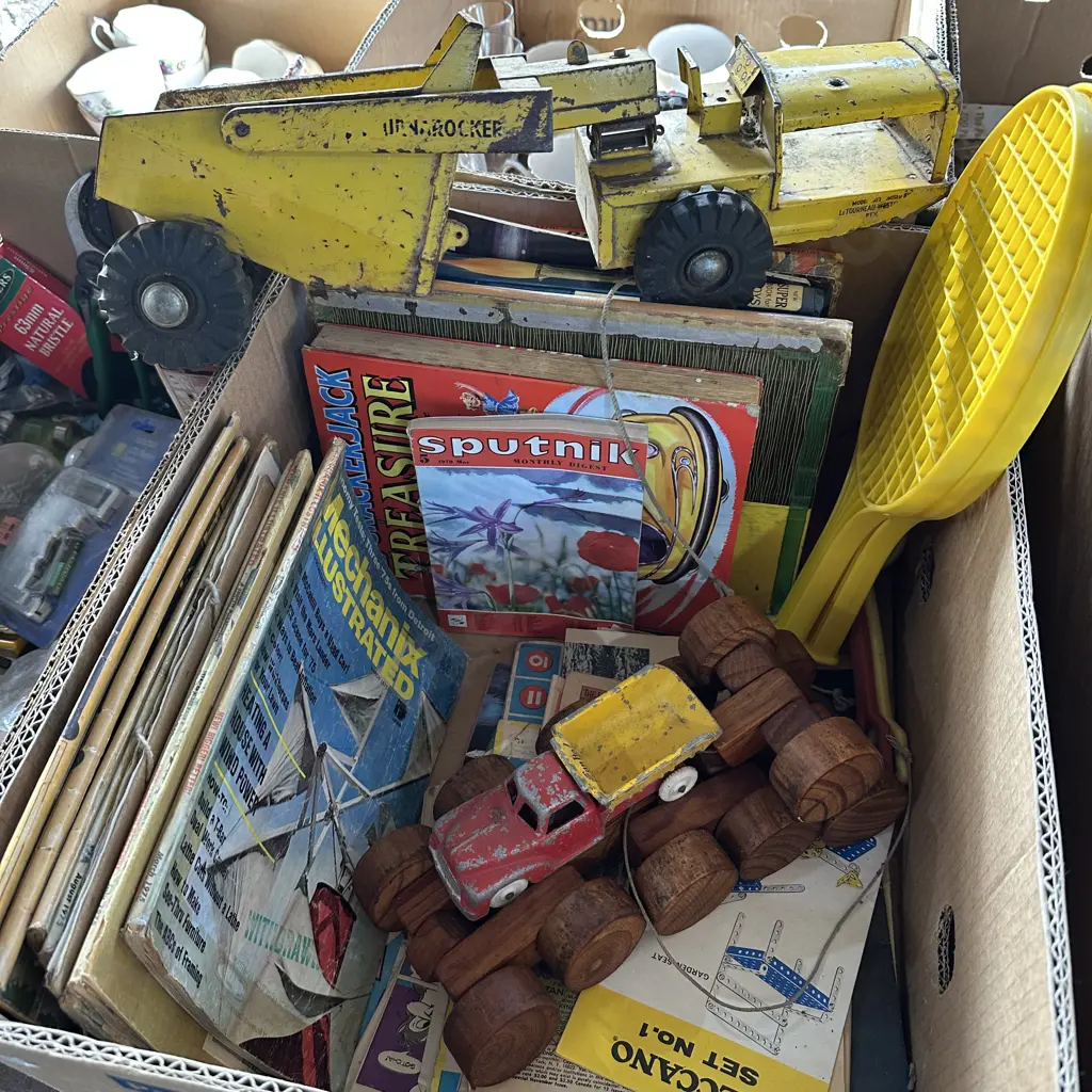 Box lot books, bats, comics, fun-ho etc. Image 1++