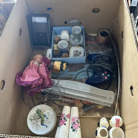 Box lot i-pod, game controller, costume jewellery etc.