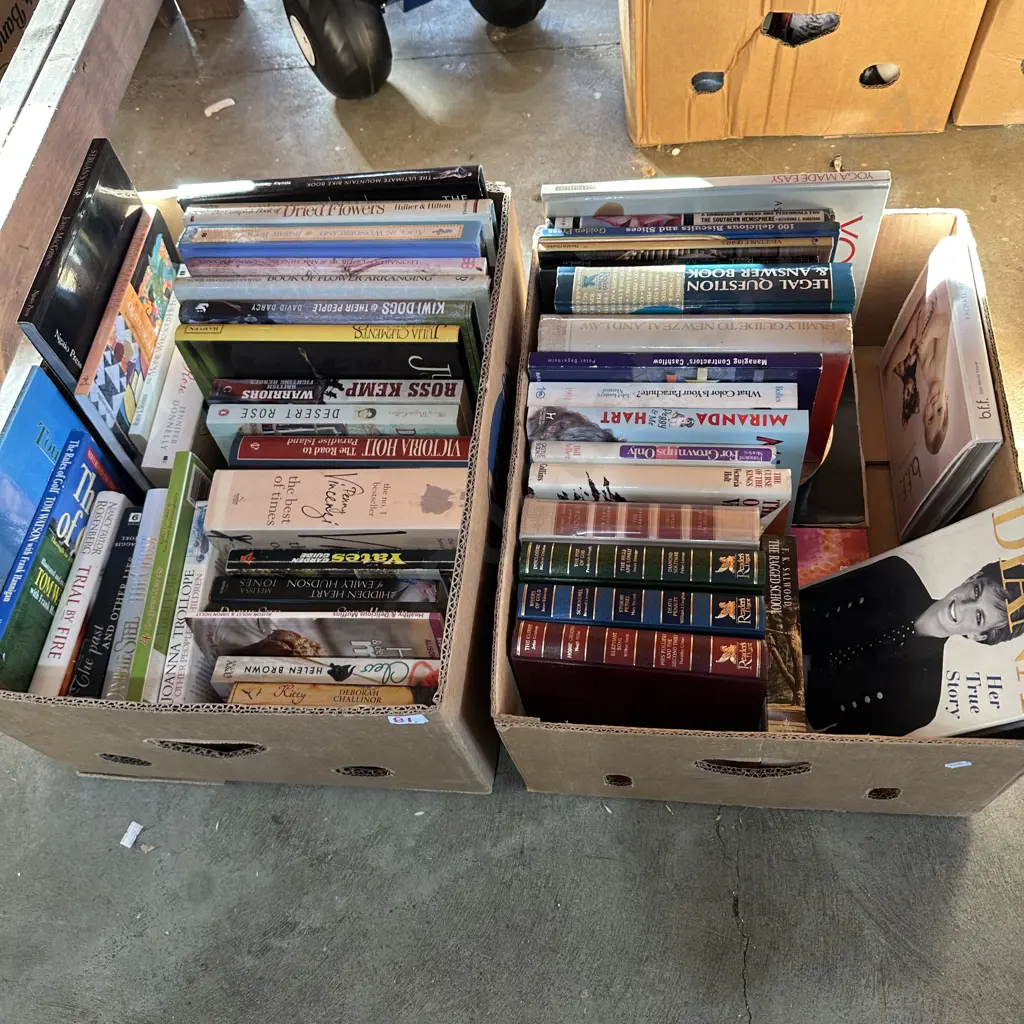 Two boxes of books. Image 1++