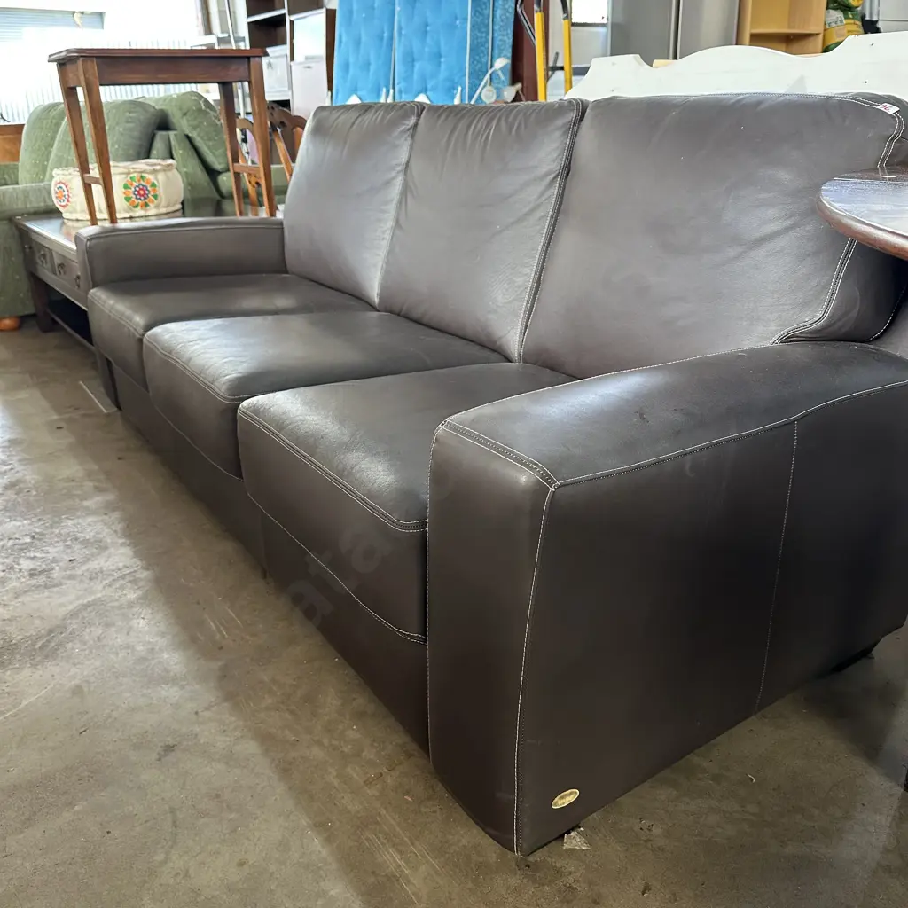 tidy matching leather sofa Image 1++