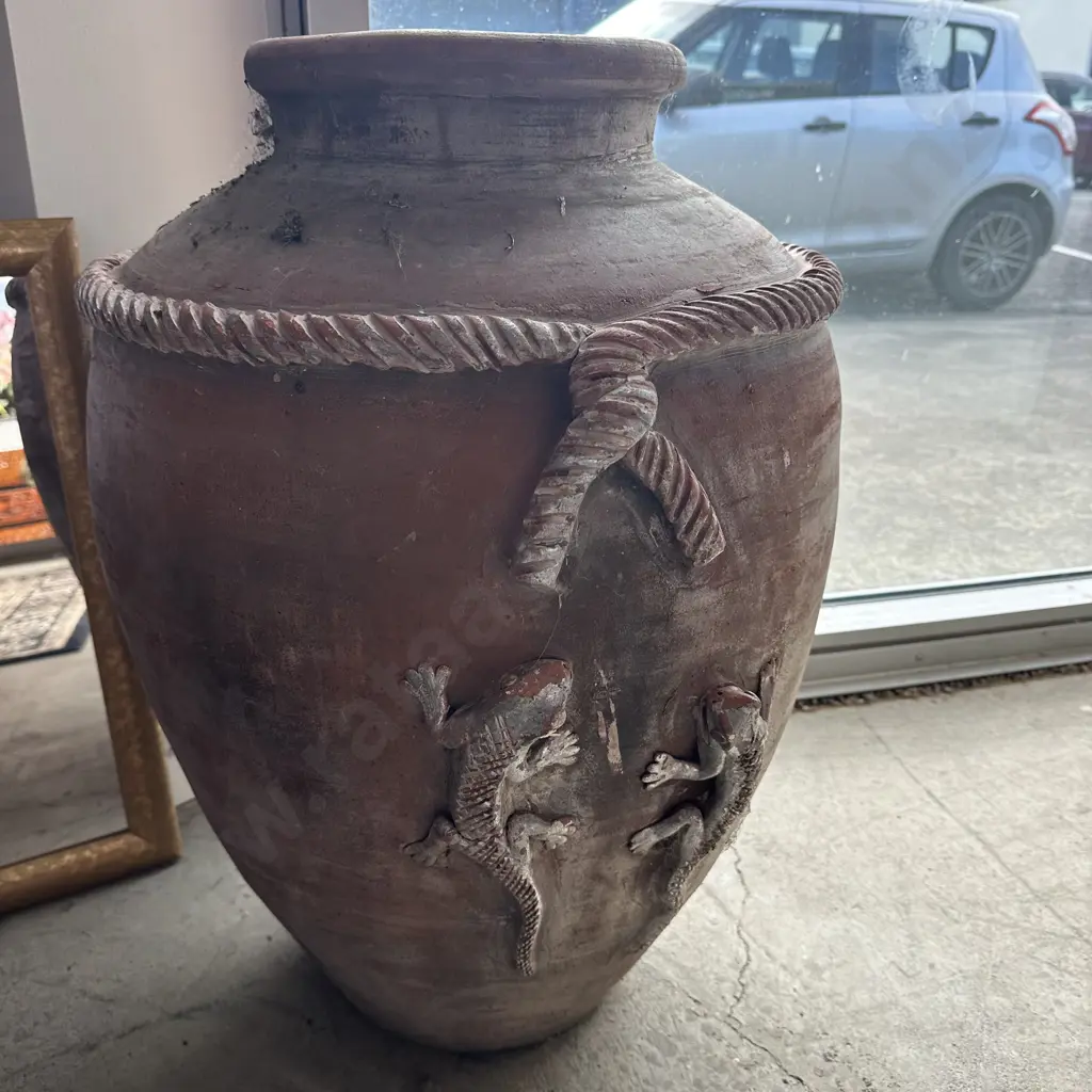 large terracotta floor vase with applied lizards 700mm Image 1++