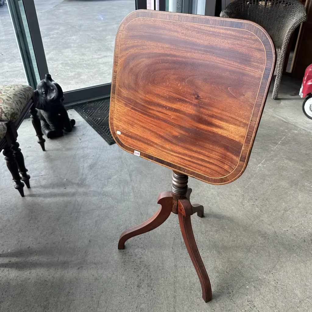 Georgian style Sheraton Revival  tilt top occasional table Image 1++